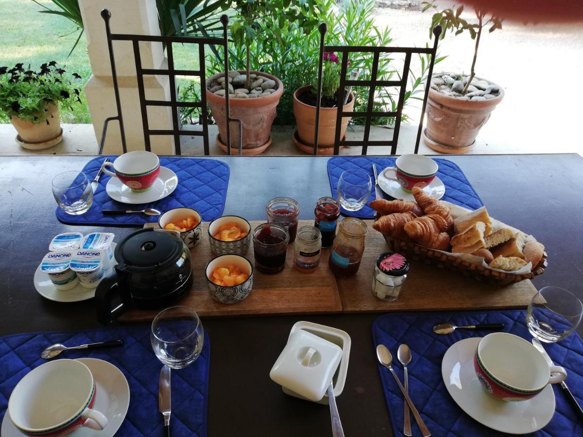 Bed and Breakfast La Goutadou Cabannes Exterior foto
